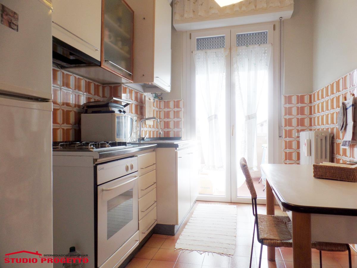 Appartamento trilocale e servizi con cantina e ampio box in vendita a Seregno (MB) 9